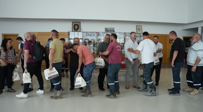 Başkan Bebek belediye personeliyle bayramlaştı