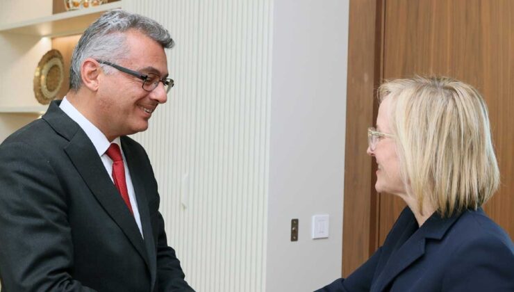 Erhürman, Davis ile görüştü
