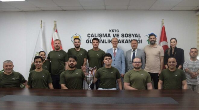 Hasipoğlu, Vakıflar Tekerlekli Sandalye Basketbol Takımı'nı kabul etti
