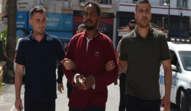 Ev arkadaşını yaşadığı anlaşmazlık sonrası bıçakladı, yaralananın hayati tehlikesi sürüyor