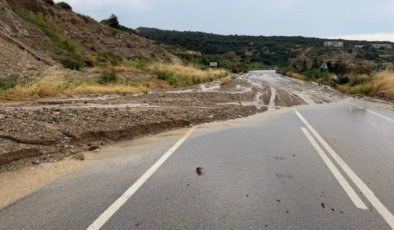 Kuzey Sahil Yolu’nda heyelan  Sürücülere  uyarı yapıldı