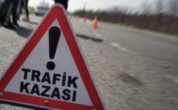 Alkol tesiri altındaki sürücü aydınlatma direğine bir diğer sürücü köprü direğine çarptı