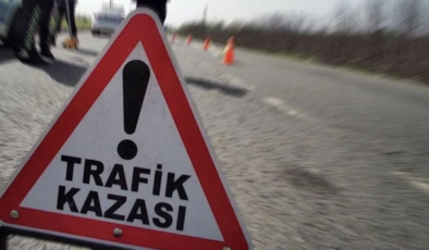 Alkol tesiri altındaki sürücü aydınlatma direğine bir diğer sürücü köprü direğine çarptı
