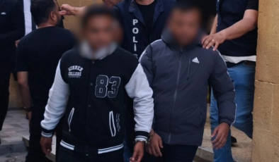 Sahte Bangladeş ehliyeti kullanarak 20 kişiye KKTC ehliyeti çıkarmakla itham edildi 3 gün tutuklu kalacak 