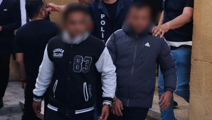 Sahte Bangladeş ehliyeti kullanarak 20 kişiye KKTC ehliyeti çıkarmakla itham edildi 3 gün tutuklu kalacak 