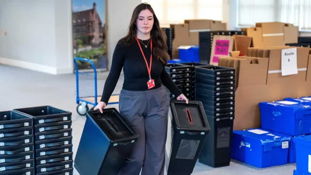İngiltere yerel seçimler için sandık başında