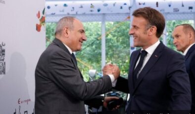 Macron durmuyor