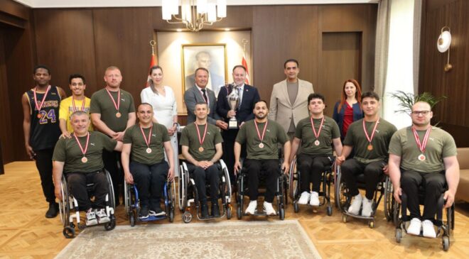 Öztürkler, Vakıflar Tekerlekli Sandalye Basketbol Takımı’nı kabul etti