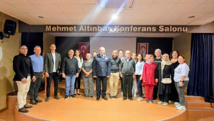 Polis Genel Müdürlüğü ile Milli Eğitim Bakanlığı'ndan öğrenci ebeveynlerine yönelik konferans