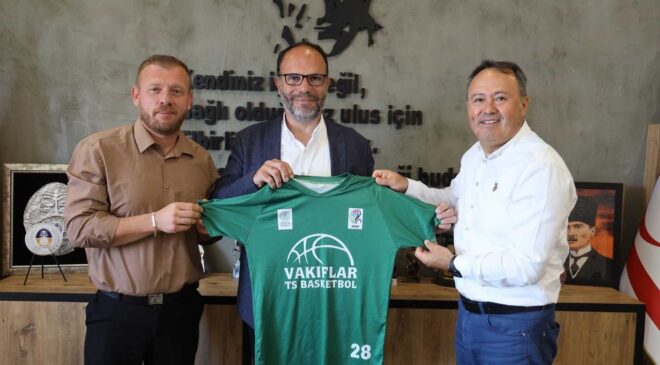 Sadıkoğlu, KKTC Vakıflar Tekerlekli Sandalye Basketbol Takımı’nı kabul etti