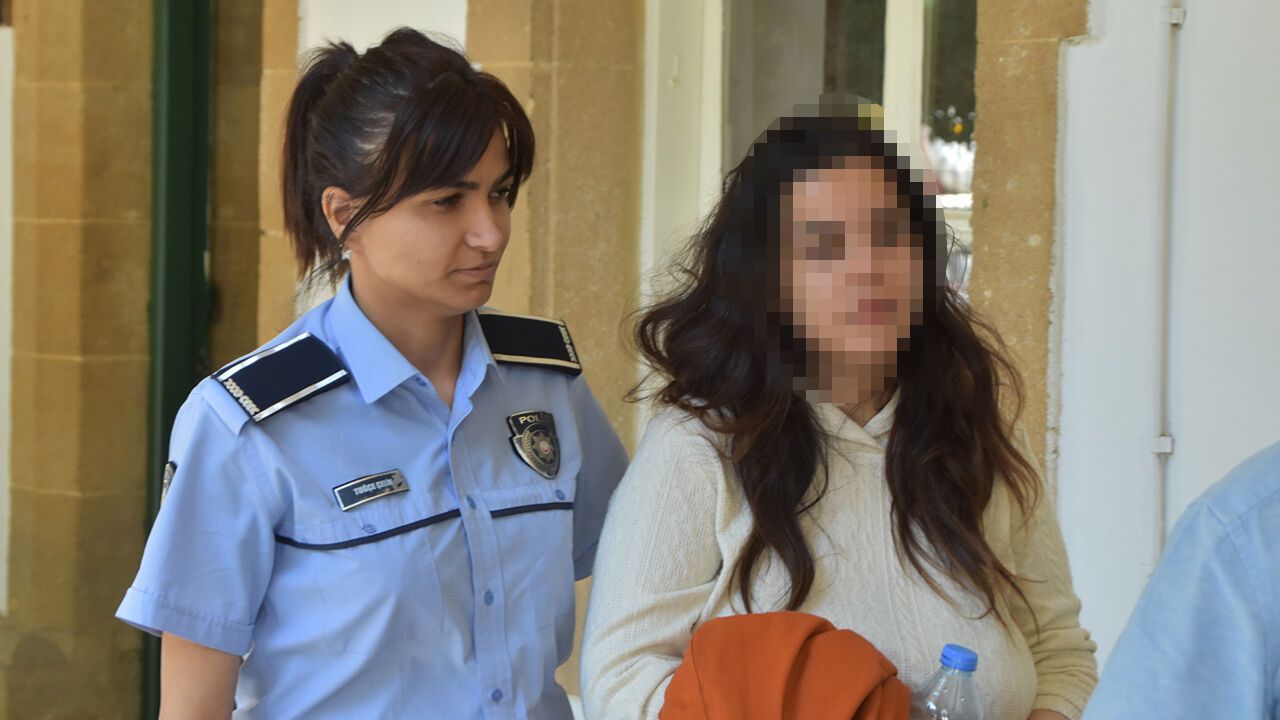 Başkasının adına düzenlenen pasaportla seyahat etti!