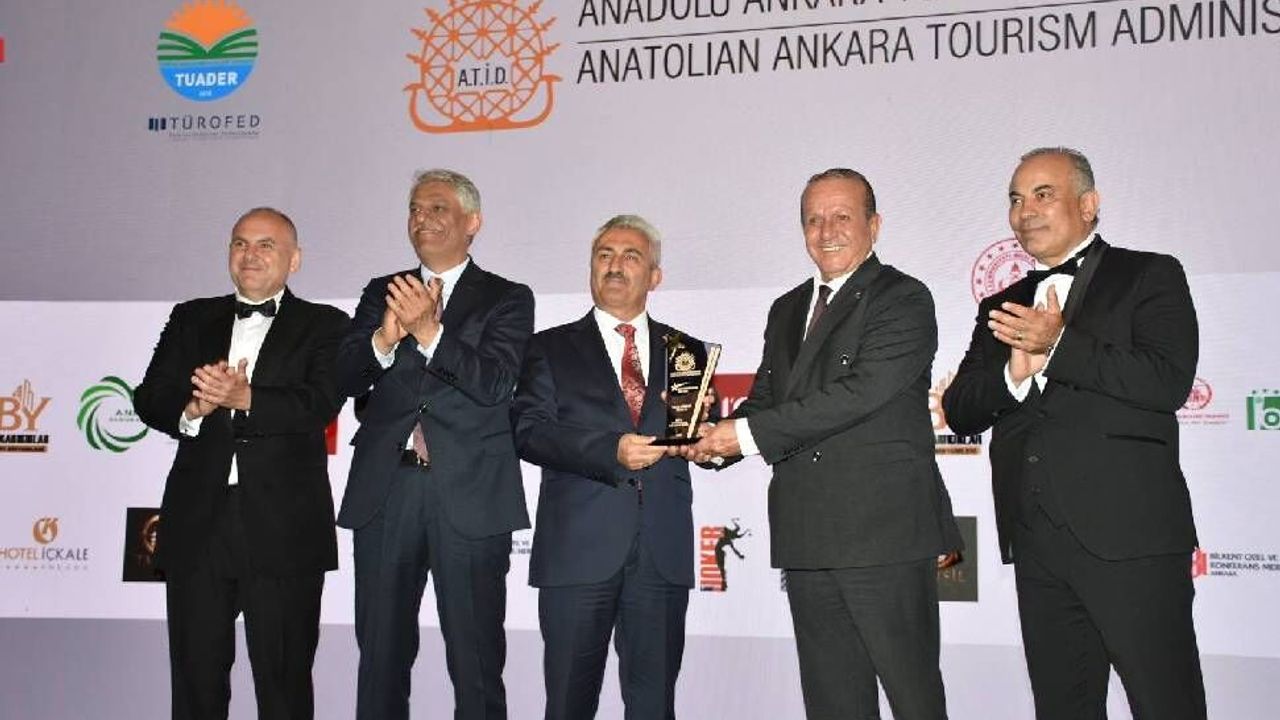 “Yılın Türk Dünyası Turizmi Onur Ödülü” Fikri Ataoğlu’na verildi