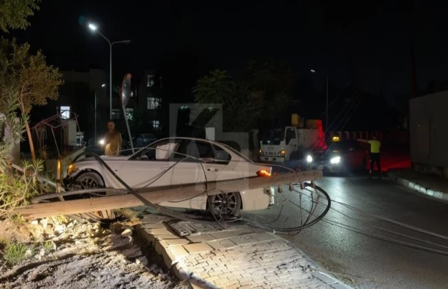 Elektrik direğini kırdı!..