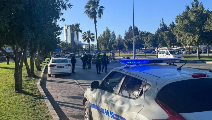 Araç Yol Ortasındaki yayaya çarptı: Bir kişi ağır yaralandı