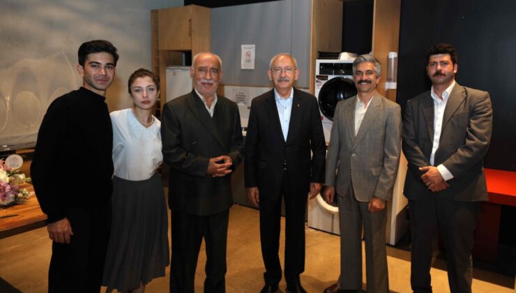 Adliyede bile protesto edilen Kılıçdaroğlu, çareyi eski fotoğraflarda buldu