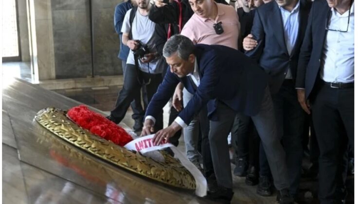 Anıtkabir'deki çelenk krizi soruları yanıtsız kaldı