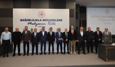 Bağımlılık panelinde tek ses! Kürsü yandaşa teslim