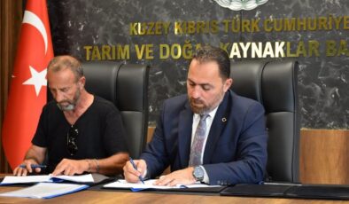 Bakan Çavuş, balıkçı barınaklarının işletilmesine ilişkin protokole imza attı