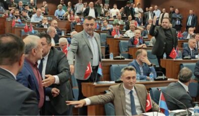 Belediye meclisinde 'özür' krizi: CHP Grubu toplantıyı terk etti