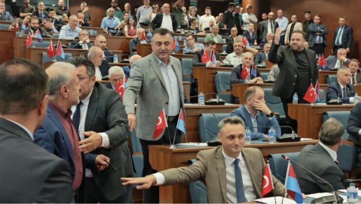 Belediye meclisinde 'özür' krizi: CHP Grubu toplantıyı terk etti