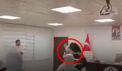 Belediye toplantısında müstehcen görüntü isyanı! Yumurta yağmuruna tuttular, arkasına bakmadan kaçtı