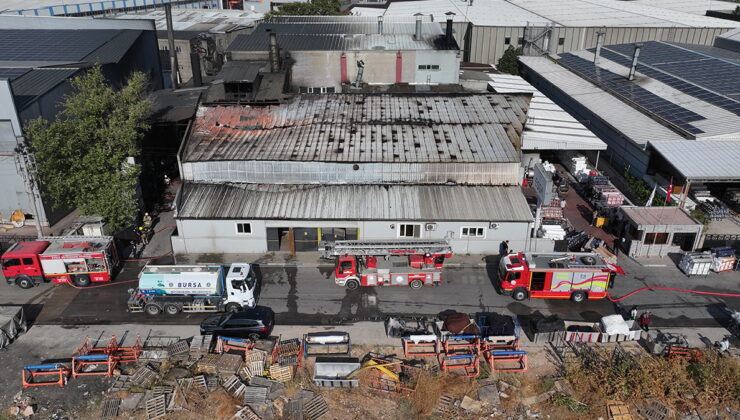 Bursa’da kumaş fabrikasında yangın: Alevler büyümeden kontrol altına alındı
