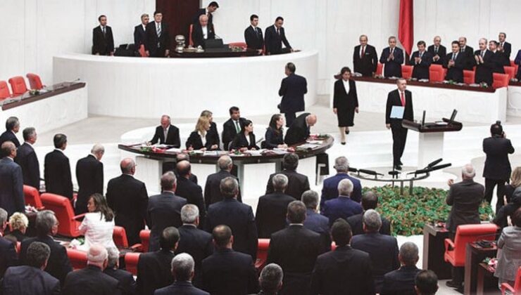 CHP'li eski vekilden Kılıçdaroğlu'nun "Ayağa kalkmazdık" sözlerine fotoğraflı yanıt