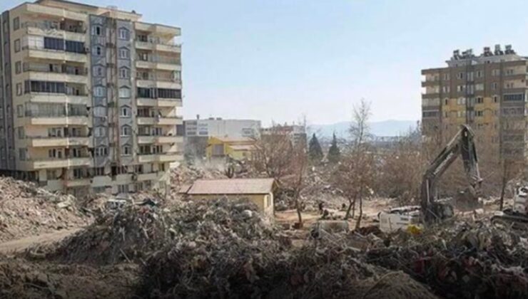 Depremde 123 kişiye mezar olan Ebrar Sitesi davasında 2'si kamu görevlisi 3 kişiye hapis cezası