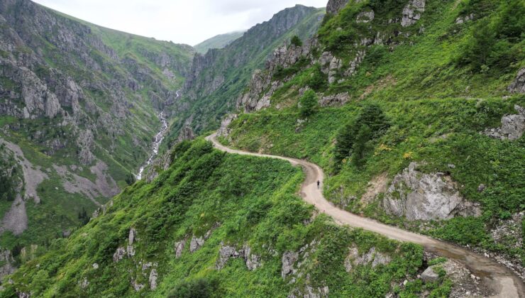 Dünyanın en tehlikeli yolu Türkiye'deymiş: Turistler akın akın görmeye geliyor