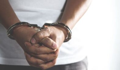 “Dur” ihtarına uymayıp polis memuruna çarpan motosiklet sürücüsü tutuklandı