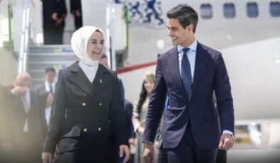 Eşcinsel başbakanı kadın bakan karşıladı!