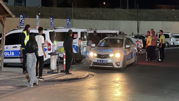 Eskişehir'de ihtara uymayıp kaçan motosikletli, bekçiye çarptı!