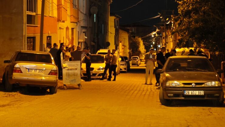 Eskişehir'de komşu iki aile arasında kavga: 1’i polis 11 yaralı