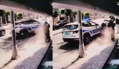 Fatih'te polis aracı motosiklete çarptı, 2'si polis 3 yaralı
