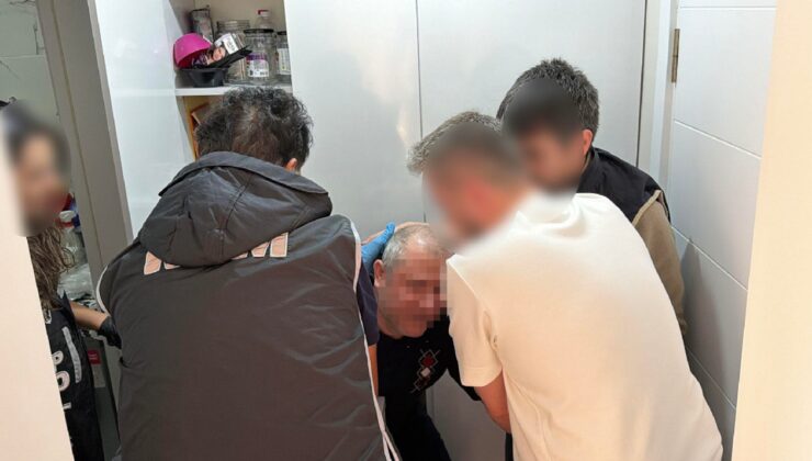 FETÖ'nün sözde 'köyler abisi' çamaşır makinesinin arkasından çıktı