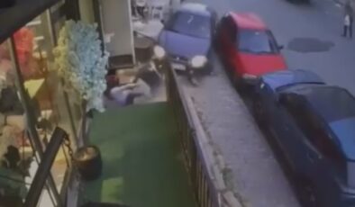 Fren yerine gaza bastı: Kaldırımdaki kişiyi ve bebek arabasını ezdi!