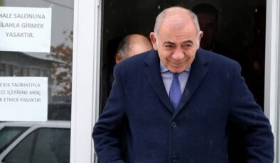 Gürsel Tekin, CHP'yi taşıyan ekibe 'yük' dedi