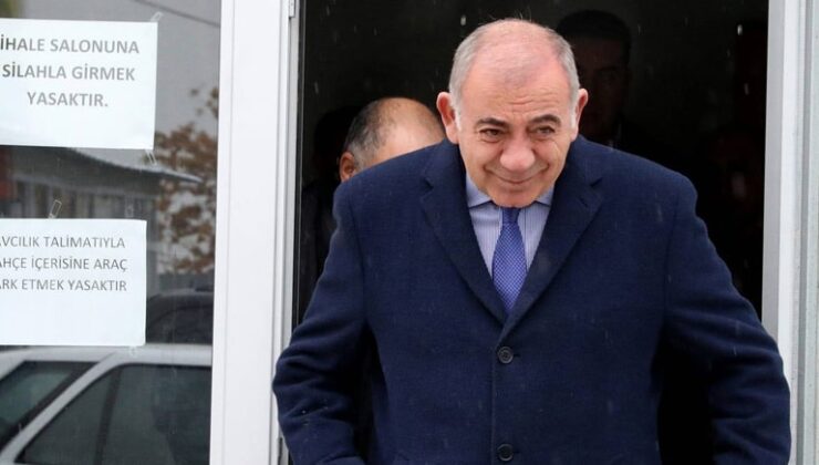 Gürsel Tekin, CHP'yi taşıyan ekibe 'yük' dedi