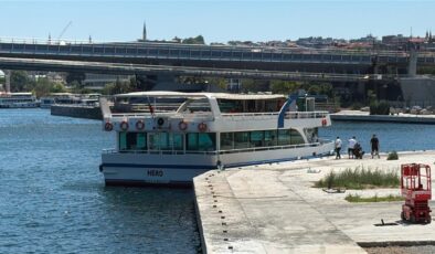 Haliç’te tur teknesi köprü ayağına çarptı; bir kişi denize düştü: Arama çalışmaları sürüyor