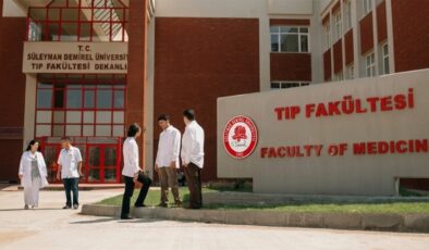 Hoca soru satmış, öğrenci soru çalmış!