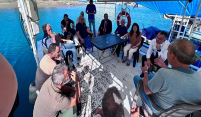 Bakan Çavuş, Laguna Balıkçı Barınağı’nda bölge balıkçılarıyla görüştü