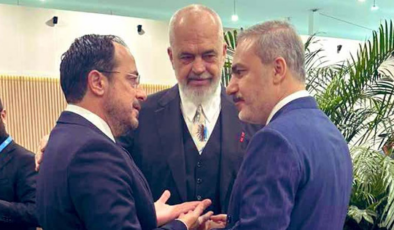 Hristodulidis ”Hakan Fidan ile Paris’ta resmi bir müzakere yapmadık ancak ayak üstü sohbet yaptık. Görüşmem yapay zekâ ürünü değil ”