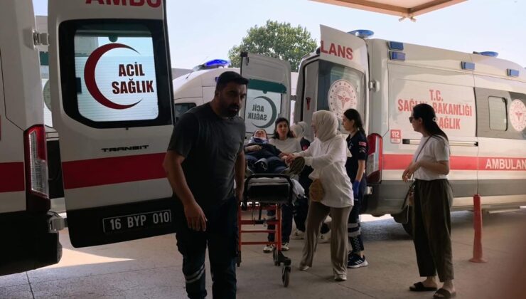 İnegöl'de otomobil ile minibüs çarpıştı, 3 yaralı