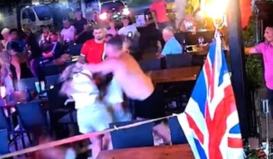İngiliz turist Marmaris'te dehşet saçtı! Karısını ve çocuklarını sokak ortasında dövdü