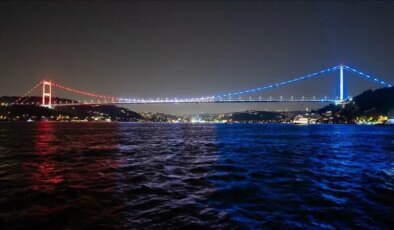 İstanbul'da Trump'a ilginç jest! FSM, ABD bayrağının renklerine büründü
