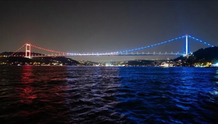 İstanbul'da Trump'a ilginç jest! FSM, ABD bayrağının renklerine büründü
