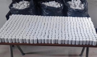 İzmir'de polisten kaçan şüphelinin terk ettiği otomobilden çıkanlar şoke etti