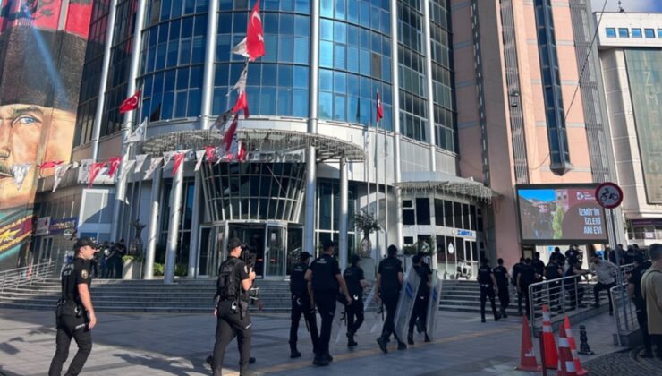 İzmit Belediyesi'ndeki polis araması sona erdi: "Belediye yine seçilmiş iradeye teslim edilecek"