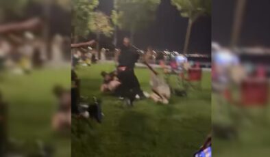 Kadıköy 'meydan' savaşı: Sopa ve yumruklarla birbirlerine girdiler