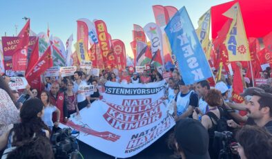 Kadıköy’de binlerce kişi NATO Zirvesi'ni protesto etti